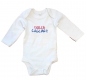 Preview: Baby Body langarm in weiß mit Namenstick