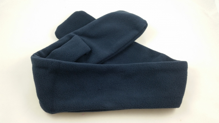 Fleece-Steckschal, Farbe: dunkelblau mit Wunschname bestickt