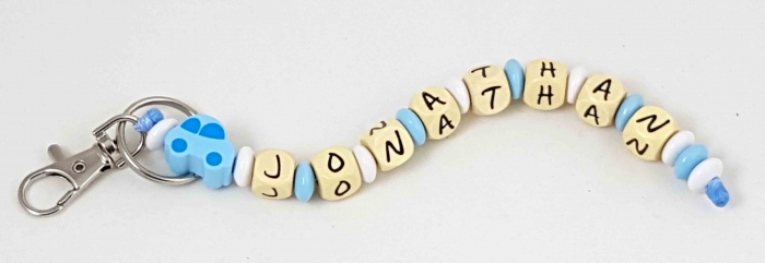 Schlüsselanhänger mit Name "Auto" in babyblau/weiß
