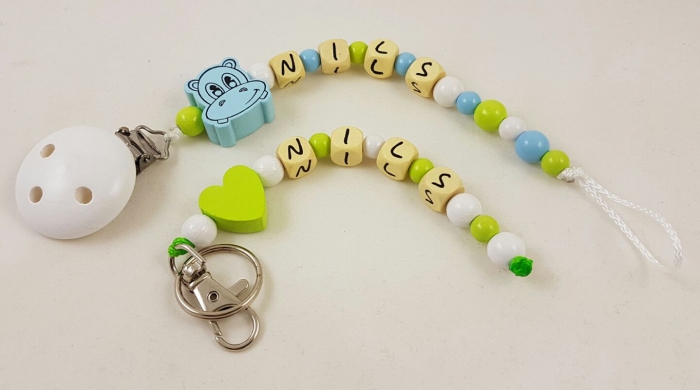 Geschenkset Schnullerkette mit Fädelmotiv Hippo & Schlüsselanhänger mit Fädelmotiv Herz