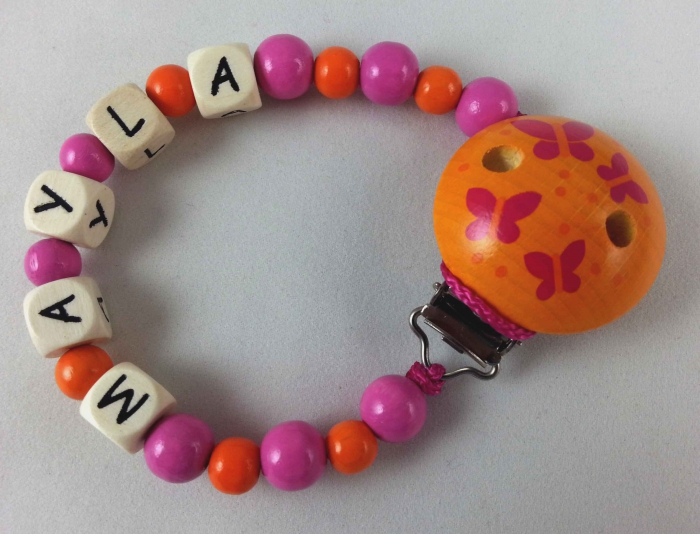 Schnullerkette mit Name in orange/pink und Schmetterlingsclip in orange