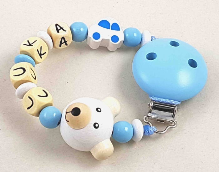 Schnullerkette babyblau/weiss mit Fädelmotiv Bär und Auto weiss/blau und Clip babyblau
